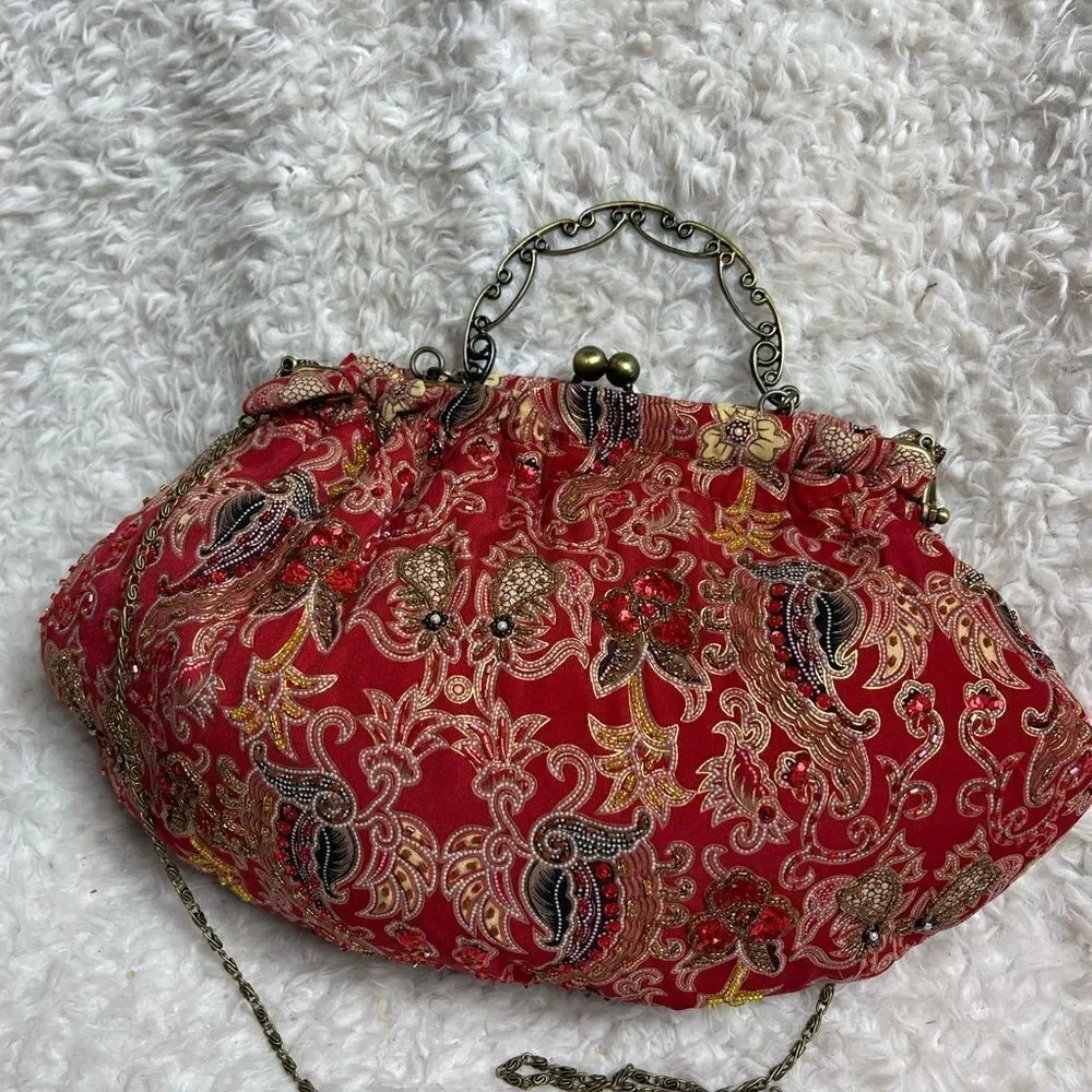 Braciano hand Bag Brass frame &Handle Kiss Lock Red & gold fabric beaded accent